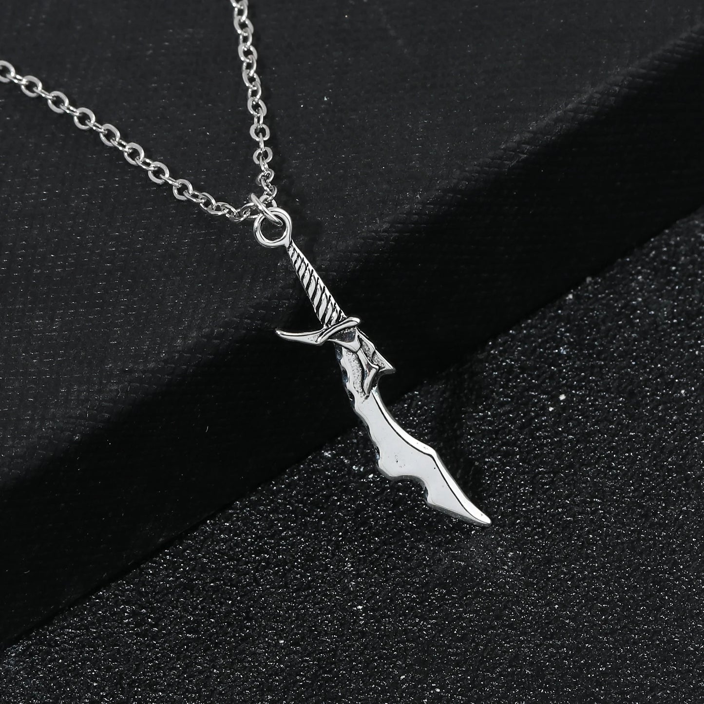Solo Leveling: Necklace Short Blade Pendant Necklace Sung Jin-woo Yoo Jin-ho Necklace Jewelry Cosplay Props Gifts