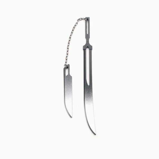 BLEACH: Thousand-Year Blood War Keychain Kurosaki Ichigo Zangetsu Double Blade Weapon Pendant Key Chain for Men Car Keyring Gift
