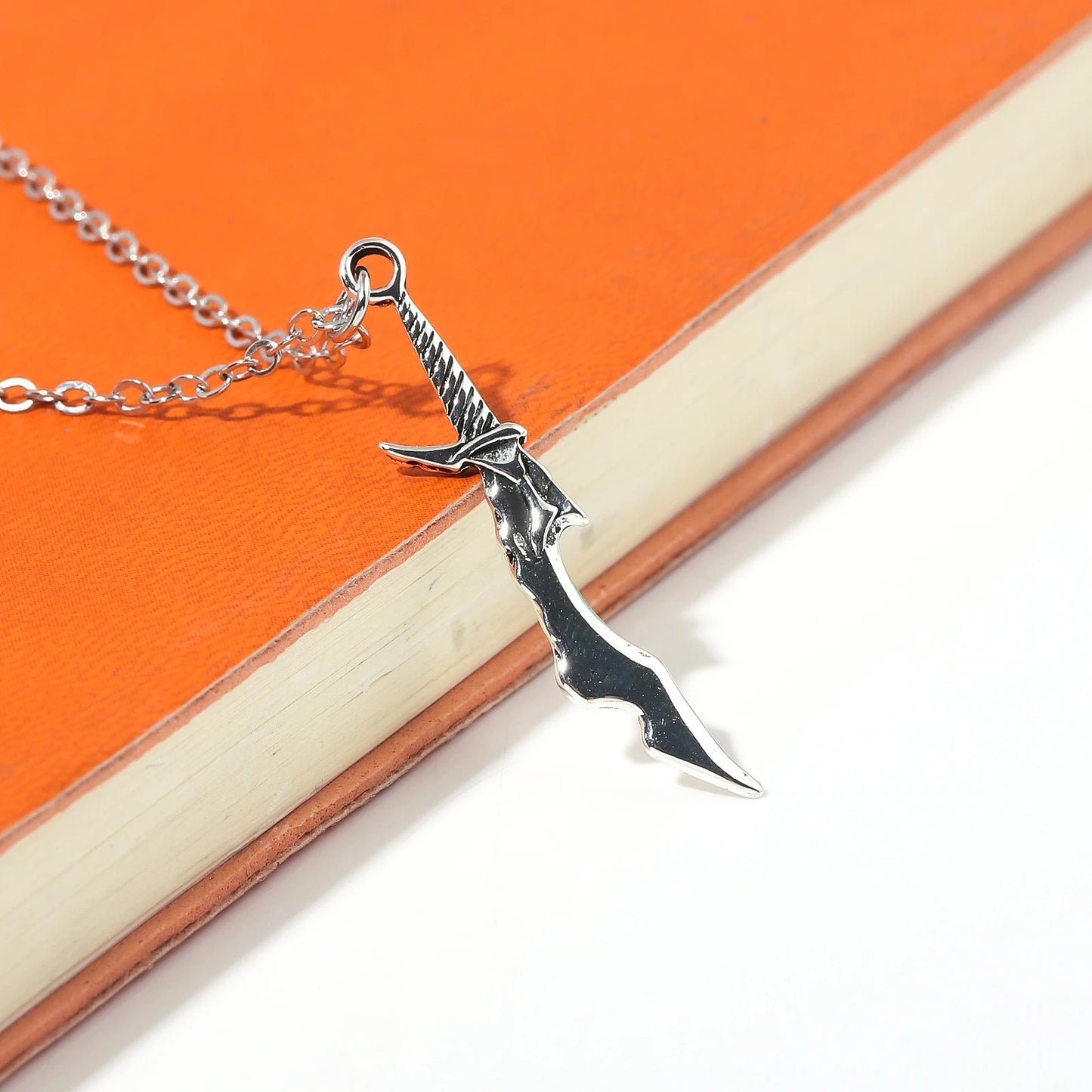 Solo Leveling: Necklace Short Blade Pendant Necklace Sung Jin-woo Yoo Jin-ho Necklace Jewelry Cosplay Props Gifts