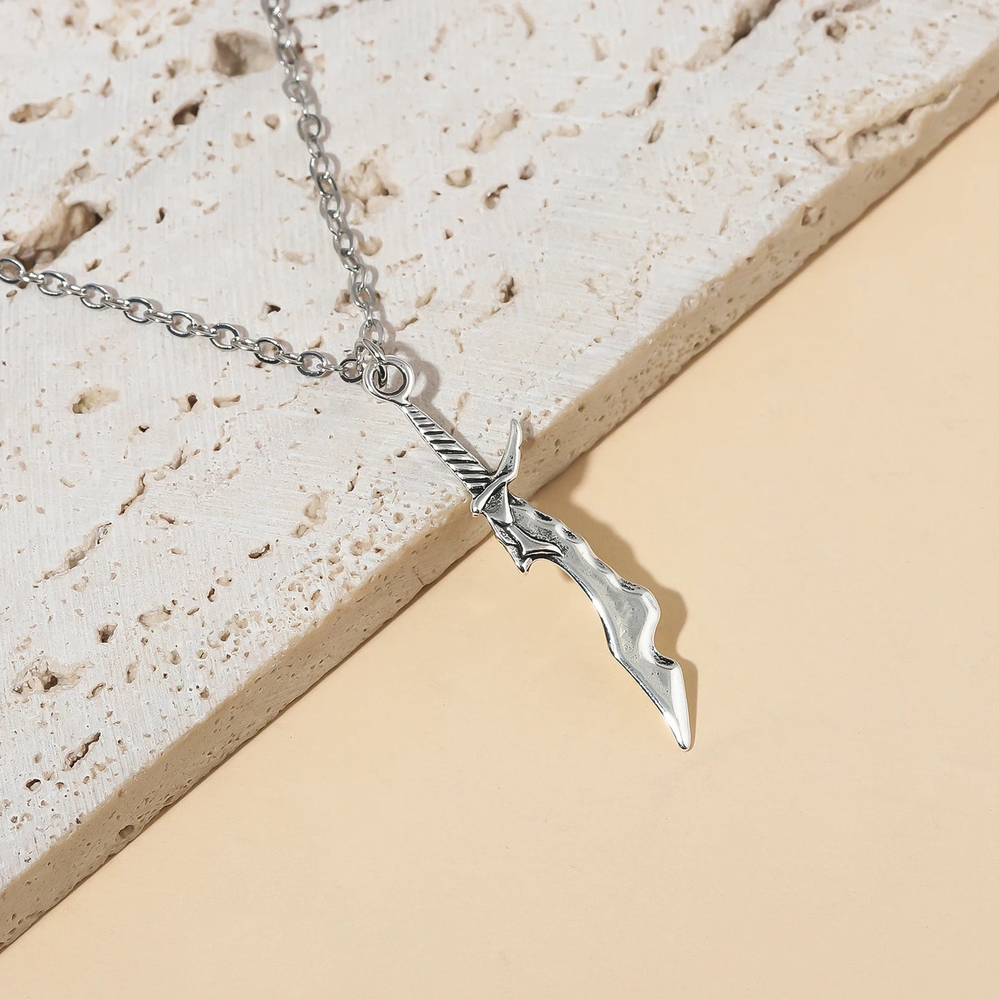 Solo Leveling: Necklace Short Blade Pendant Necklace Sung Jin-woo Yoo Jin-ho Necklace Jewelry Cosplay Props Gifts
